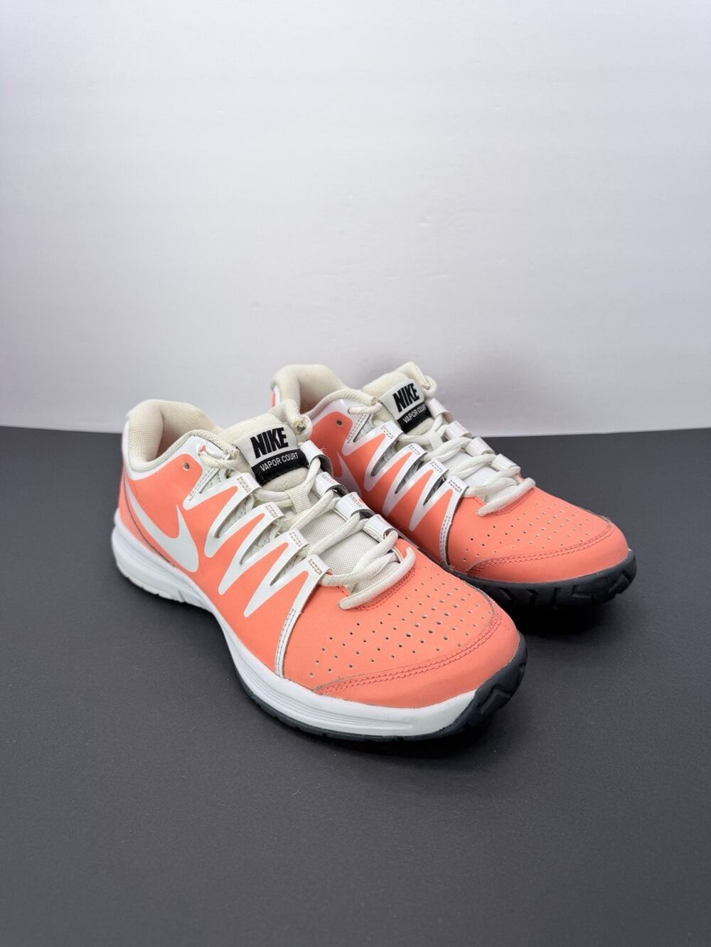 Nike Vapor Court Women’s Athletic Shoes Size 9 Orange Coral 631713-810